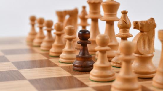 How to play chess pieces lined up in a row, credited to Randy Fath on Unsplash