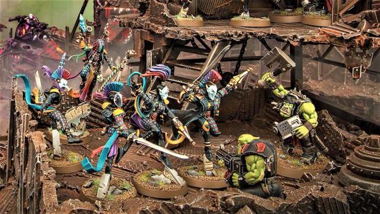 Warhammer 40k Harlequins Kill Team rules in White Dwarf - warhammer community photo showing Harlequins and Orks models