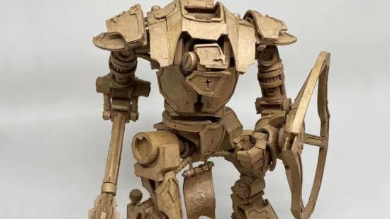 Warhammer 40k imperial knight cardboard: An imperial cerestus knight-lancer made entirely from cardboard.
