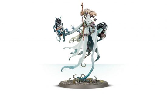 Nighthaunt army guide - photo by Games Workshop of a model of Lady Olynder, a hovering ghost in a bridal dress, her face obscured by a veil, accompanied by two ghostly handmaidens