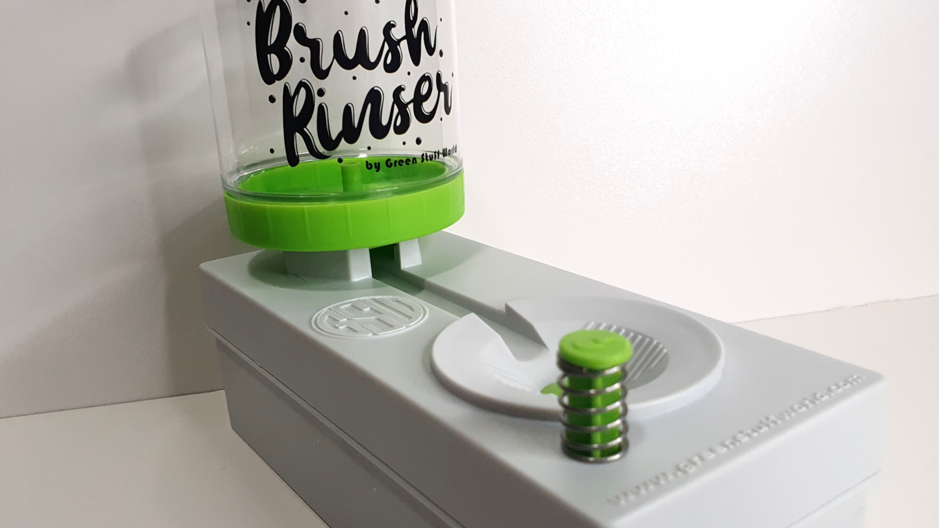 Green Stuff World on X: The Brush Rinser provides clean fresh water  conveniently when brush-painting without the clutter and inconvenience of  multiple rinse containers, accidental spills, or trips to the sink.   #