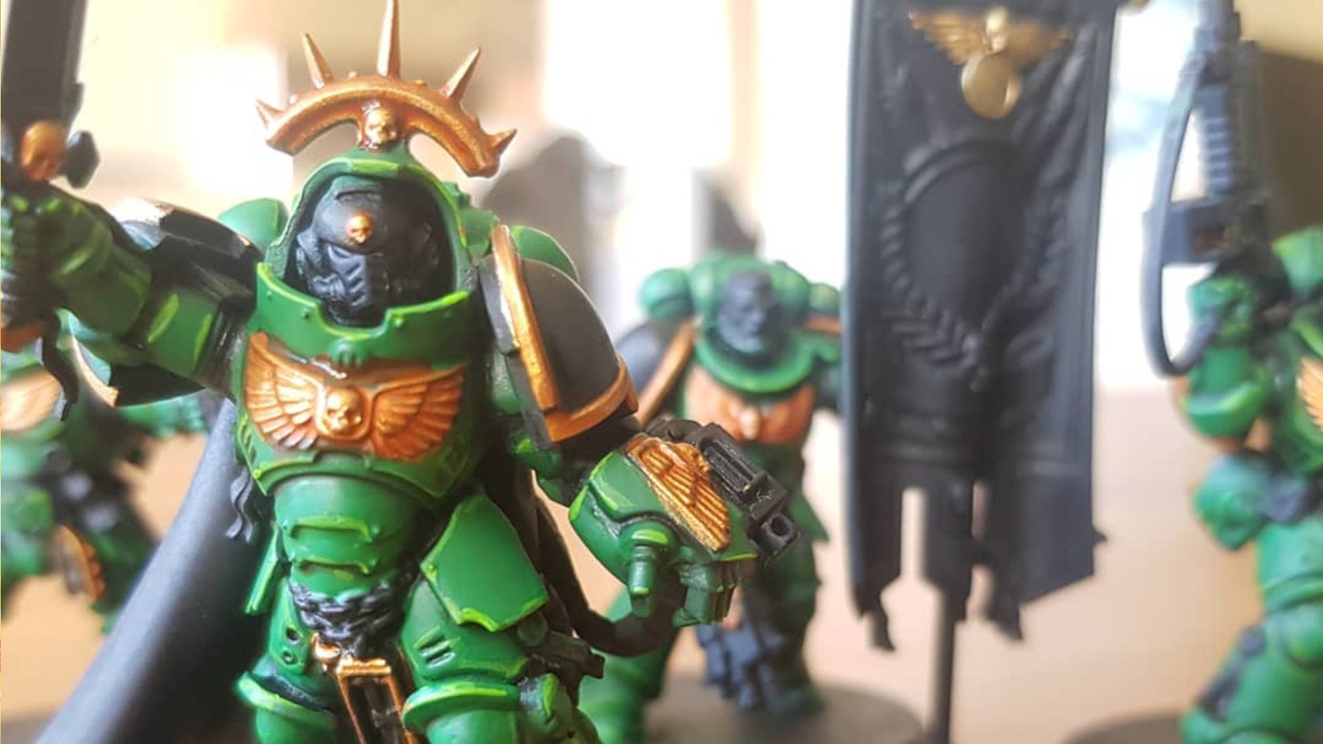 Warhammer 40k Salamanders, primaris captain in green gravis armour