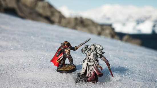 Warhammer 40k - two miniatures fighting with mountainous Antarctic