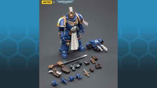 Warhammer 40k Space Marine Primaris Champion figure by JoyToy - a 1/18 scale action figure of a Blue Armoured space marine with a gold helmet, horeshair crest, with an assortment of equipment and model accessories
