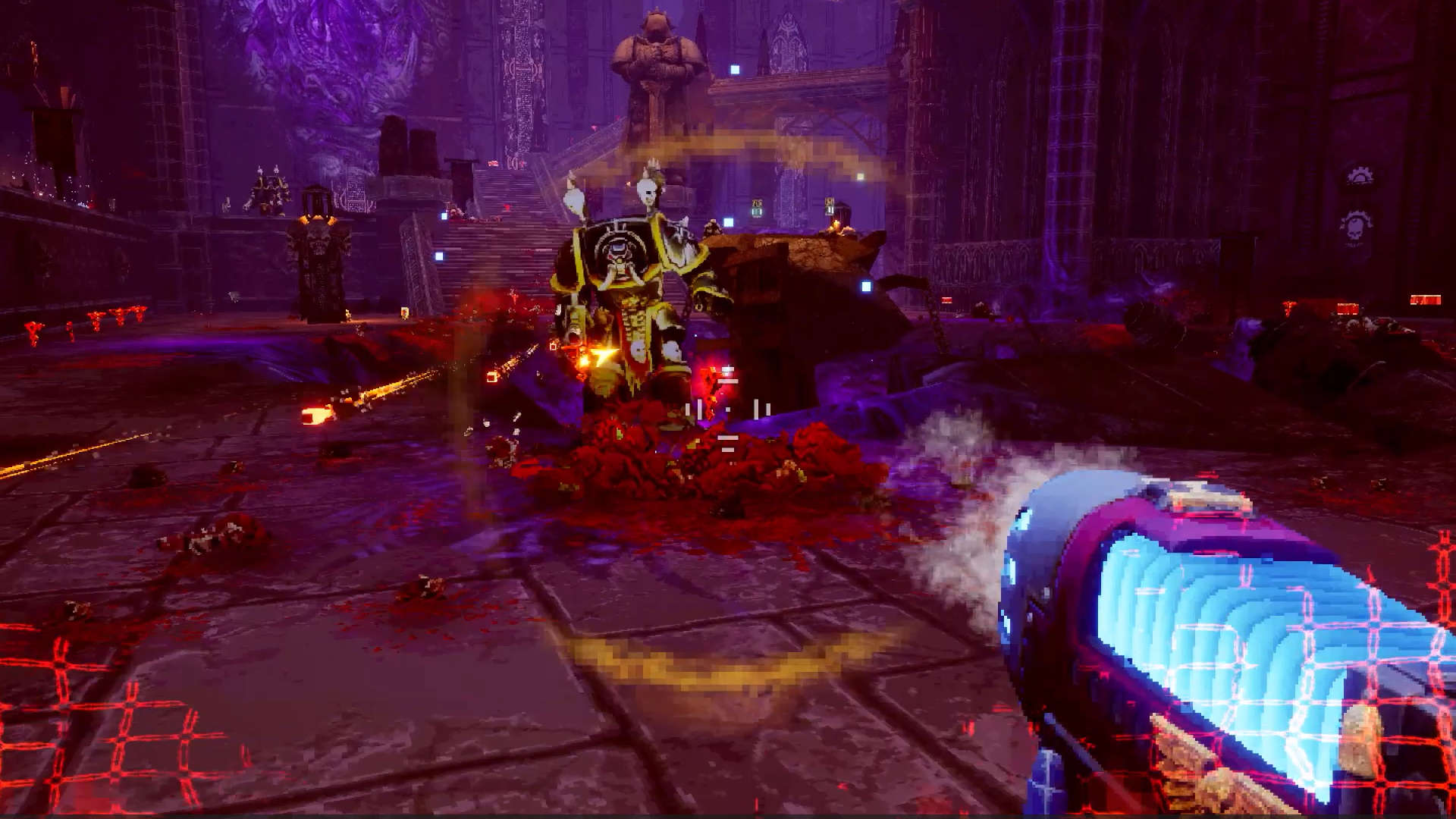 Warhammer 40k Boltgun: screenshot, the player aims a plasmagun at a chaos space marine terminator