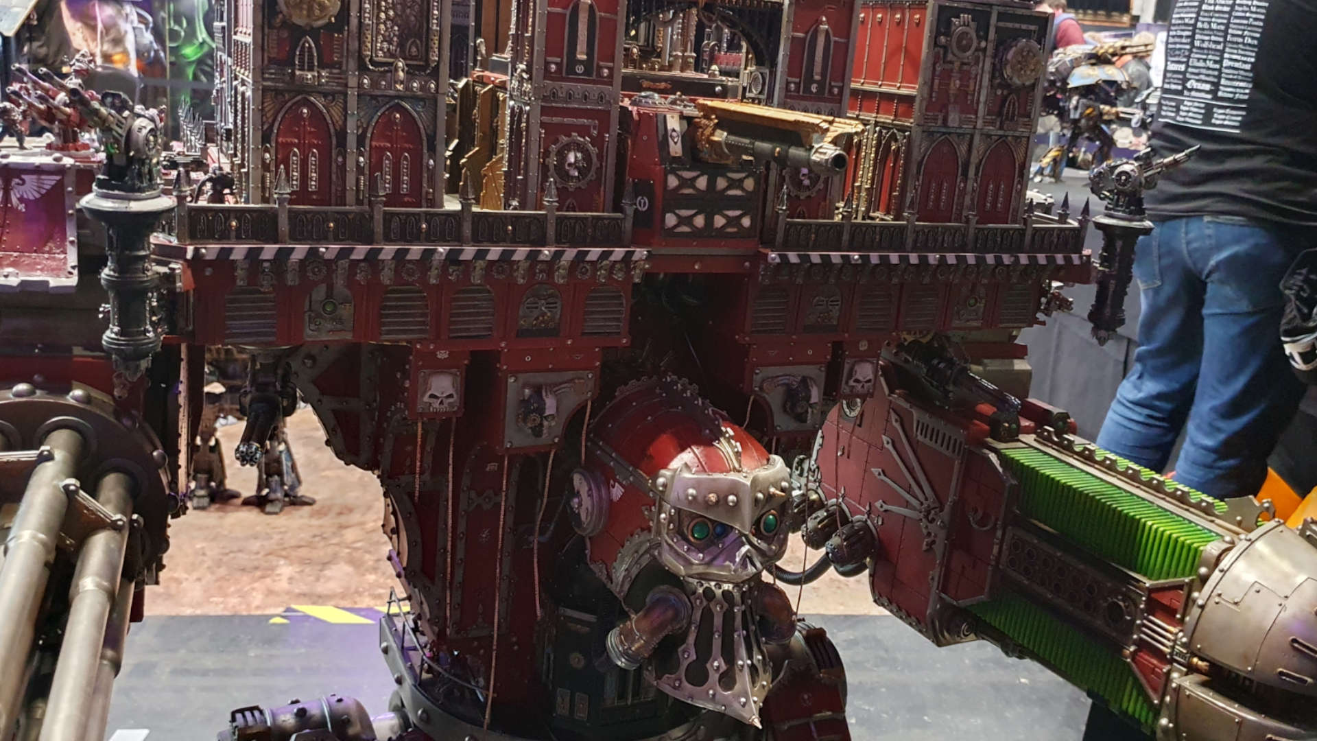 Warhammer 40k Imperator Titan walks at Warhammer Fest 2023