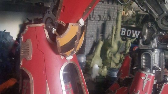 David Urwin's Warhammer 40k Warlord Titan, bought with refunds from Google Stadia, - detail of the knee joint conversion