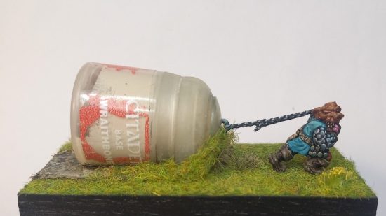 Warhammer 40k paint pot challenge entry - a goblin pulling a paint pot