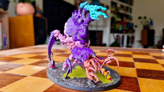 Warhammer 40k Leviathan Tyranids with Citadel Contrast Paints - Author photo showing the Leviathan Tyranids Psychophage model painted in purple