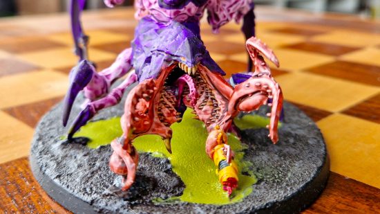 Warhammer 40k Leviathan Tyranids with Citadel Contrast Paints - Author photo showing the Leviathan Tyranids Psychophage model painted in purple, zoomed in on its huge maw