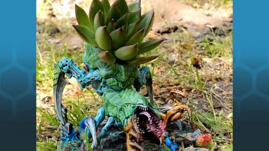 Warhammer 40k Tyranids bulbasaur conversion by ArbitorIan - a converted Tyranid psychophage model with a live succulent plant growing from its abdomen