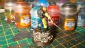 Unofficial Warhammer 40k mini to support Ukraine - author photo showing the commemorative mini fully painted from the right