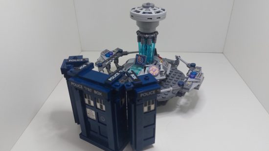 Lego Doctor Who review image showing how the bits of the TARDIS fit together.