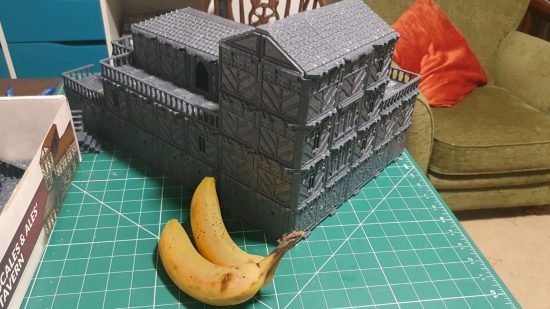 Scales and Ales Tavern DnD Inn kit with bananas for scale