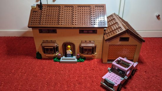 Lego Simpsons house review image showing the completed house, closed, with Homer at the front door and the car in front of it.