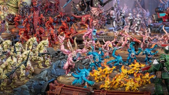 Warhammer 40k Chaos Daemons guide - Games Workshop photo showing an army of Chaos Daemons models from each god, including colorful Tzeentch horrors