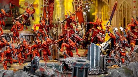 Warhammer 40k Chaos Daemons guide - Games Workshop photo showing Khorne daemons bloodletter models painted
