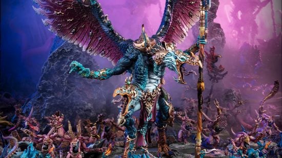 Warhammer 40k Chaos Daemons guide - Games Workshop photo showing a Tzeentch Lord of Change model built as the character kairos fateweaver