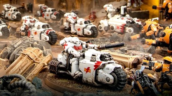 Warhammer 40k Space Marines guide - Games Workshop photo showing painted White Scars Outrider and ATV models attacking Tau Fire Warriors