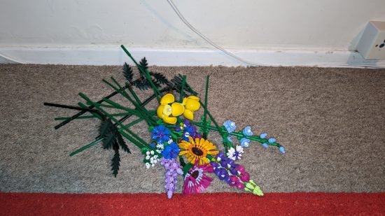 Lego Wildflower Bouquet review image showing the assembled flower on the ground.