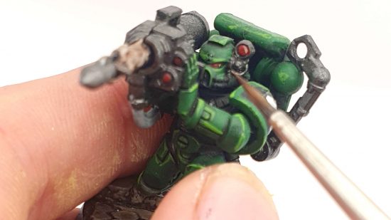 Painting Space Marine eye lenses with a very fine tipped brush