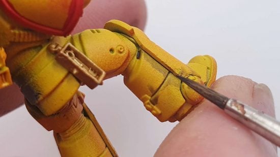 Painting Space Marines - applying shade paint to recesses