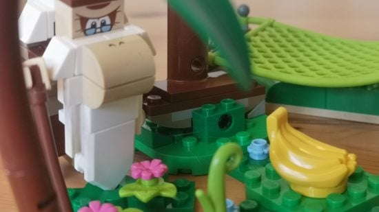 Lego Donkey Kong's Tree House review image showing Cranky in the undergrowth.