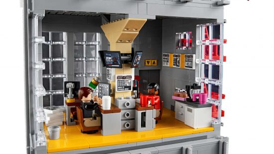Lego Marvel sets - Lego Daily Bugle interior, a news desk with multiple televisions