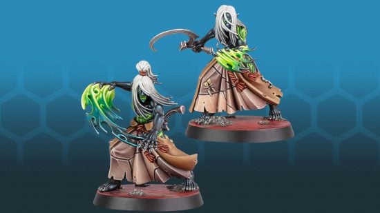 Warhammer 40k Drukhari Mandrakes - elfin creatures with long white hair and onyx skin, wearing robes of skins, armed with viscious blades and flames