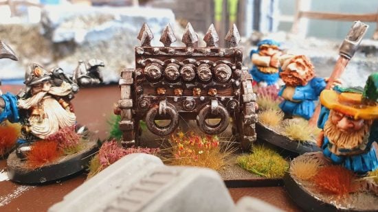 Warhammer the Old World Dwarf organ gun, a multi-barreled cannon, accompanied by crew and an engineer with a metal arm