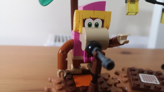 Lego Donkey Kong: Dixie Kong's Jungle Jam review image showing Dixie Kong singing at the microphone.