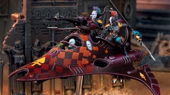 Warhammer 40k Eldar Harlequins riding in a Starweaver skimmer, a wedge-shaped vehicle with a bevy of weaponised clowns riding in its back