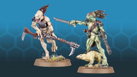 Warhammer 40k Kroot biology - a pair of Kroot Carnivores, avian humanoids with quills in place of hair and bird beaks, accompanied by a small Krootiform hound creature