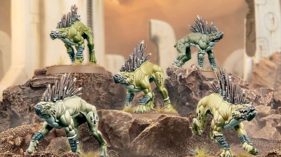Warhammer 40k Kroot Hounds, canine-like aliens with manes of quills and avian beaks