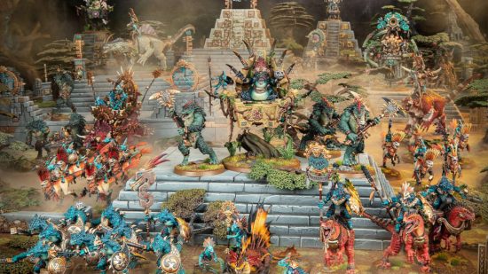 Warhammer the Old World Lizardmen temple city - an amassed army of lizardfolk gather around a central temple plinth where a toadlike Slann mage priest prepares magic