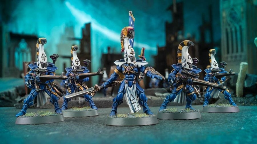 Warhammer 40K Xenos factions guide Craftworlds photo of Dire Avengers squad