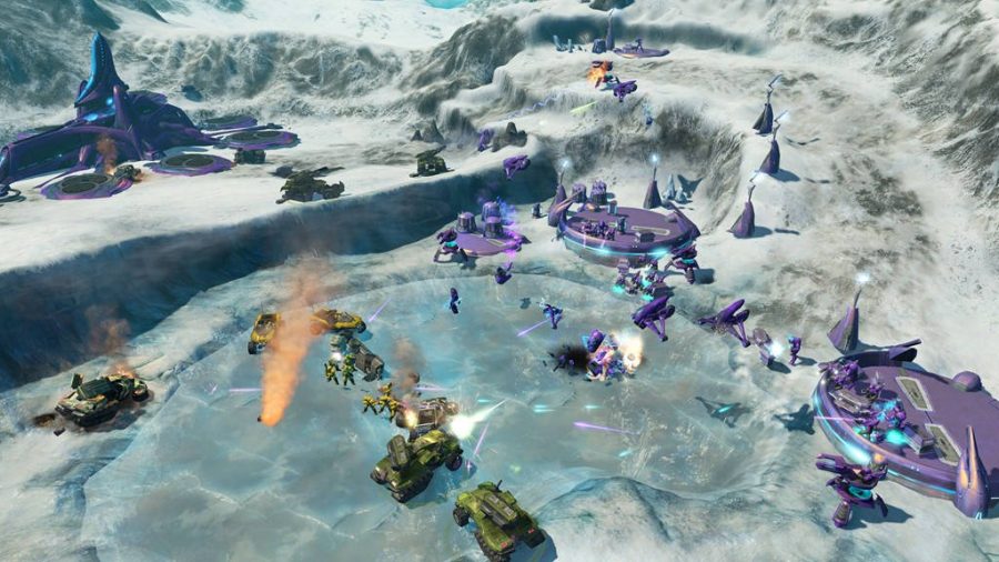 Vehicles and infantry fighting on an icy planet in Halo Wars, one of the best games like Age of Empires