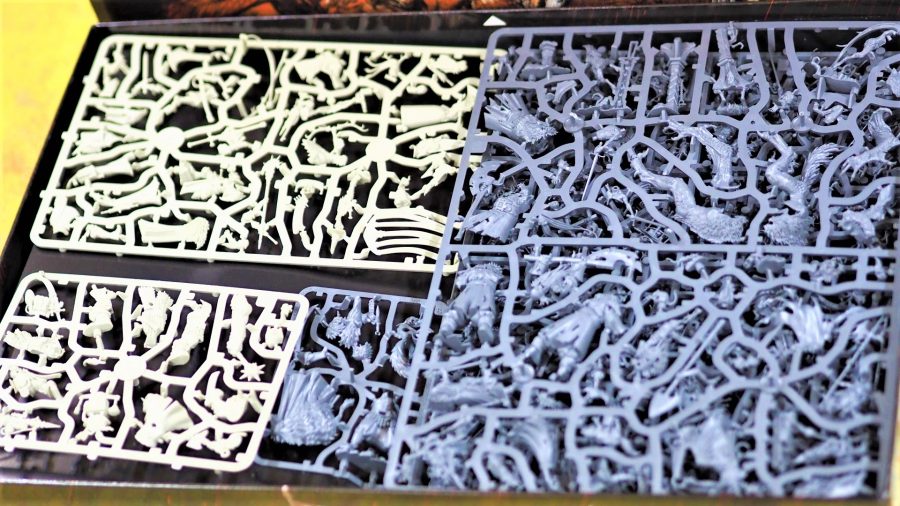 Photo of the unmade sprues of models in Warhammer Quest Cursed City