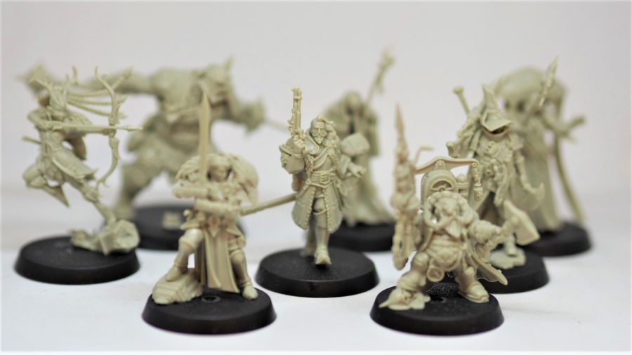 Photo of all the heroes models from Warhammer Quest Cursed CIty