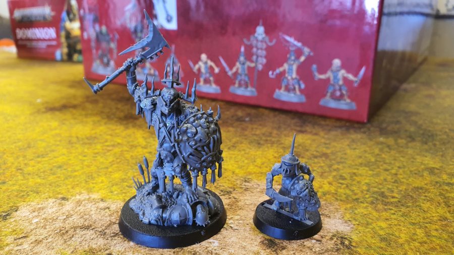Photo of the Kruleboyz Killaboss and Stab-Grot models from Warhammer Age of Sigmar Dominion