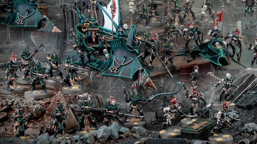 Warhammer 40k Drukhari army guide - Warhammer Community photo showing Drukhari Kabals and Wych unit models