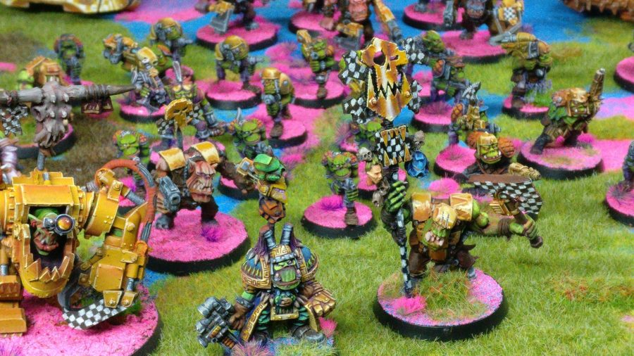 Warhammer 40k orks army guide - Photo by Nerodine showing Bad Moons Orks models