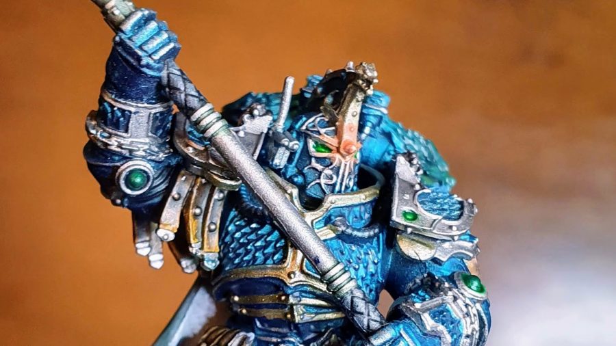 Warhammer 40k Alpharius Omegon guide - author photo showing the Forge World model of Alpharius