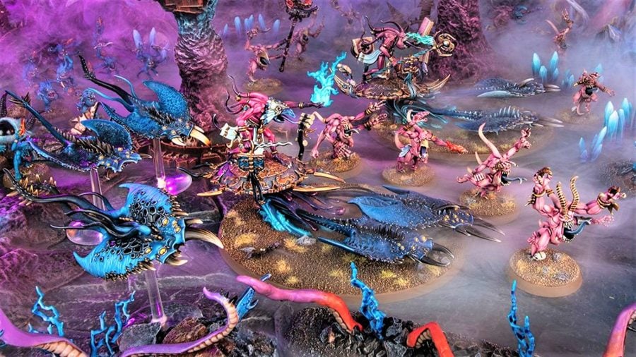 Warhammer 40k Tzeentch - a bunch of Tzeentch demons, including pink horrors on the tabletop.